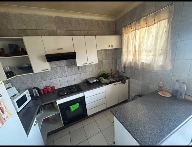 2 BEDROOM APARTMENT FOR SALE IN VANDERBIJLPARK CW 1